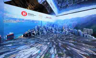 展览内的沉浸式体验区，让市民可以透过180度全景映像，回顾香港房屋发展的足迹。